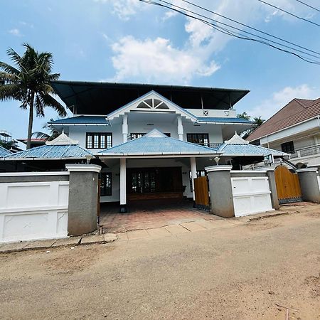 Hotel Isha Residency Kochi Zewnętrze zdjęcie