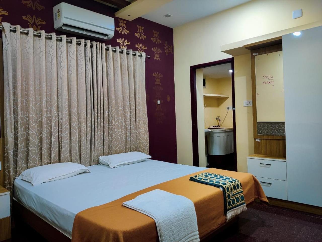 Hotel Isha Residency Kochi Zewnętrze zdjęcie