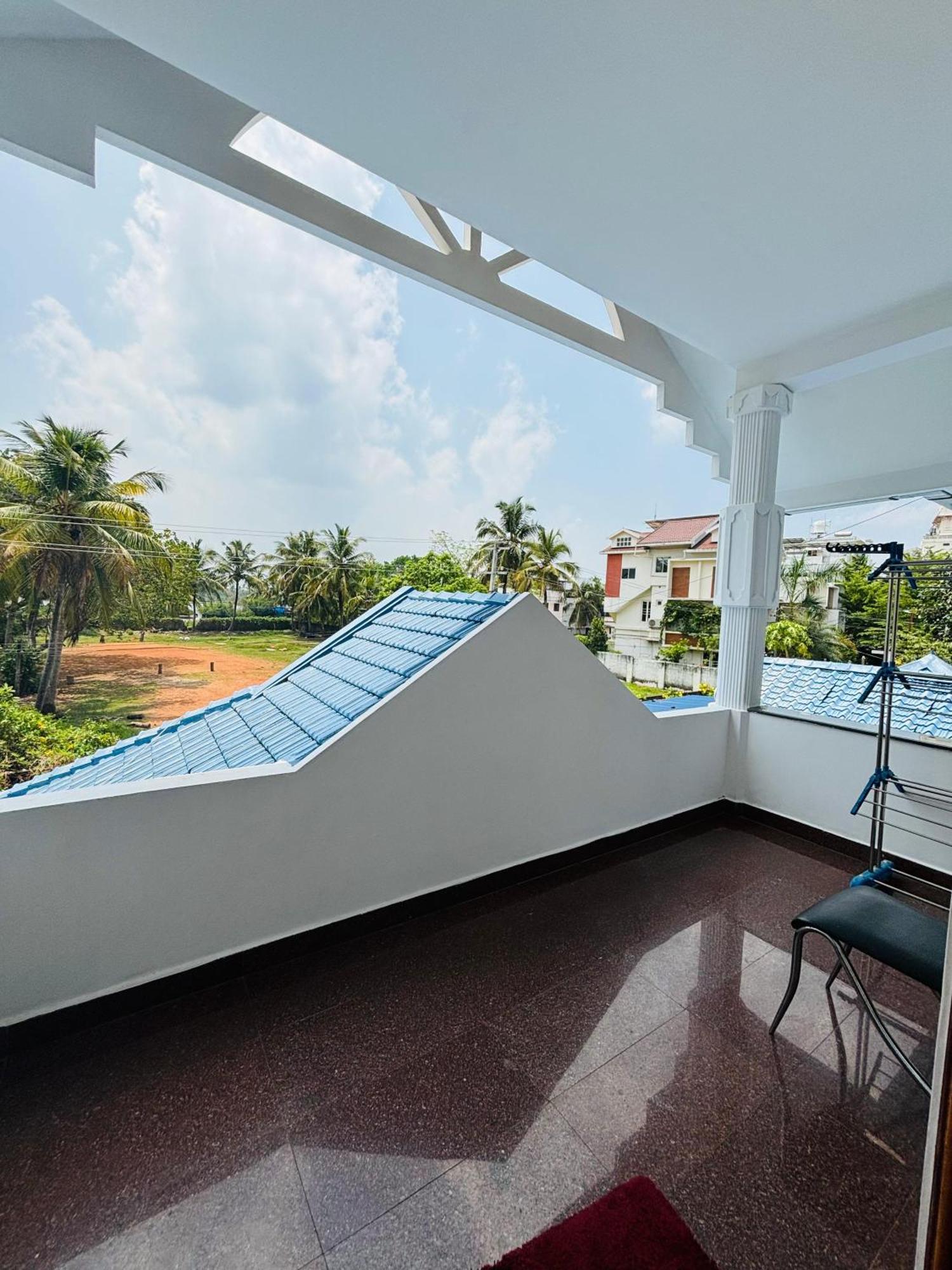 Hotel Isha Residency Kochi Zewnętrze zdjęcie
